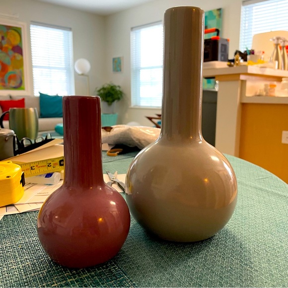 Vintage Gord Ceramic Vases Large Grey and Smaller Purple Great Color and Design - Picture 10 of 11